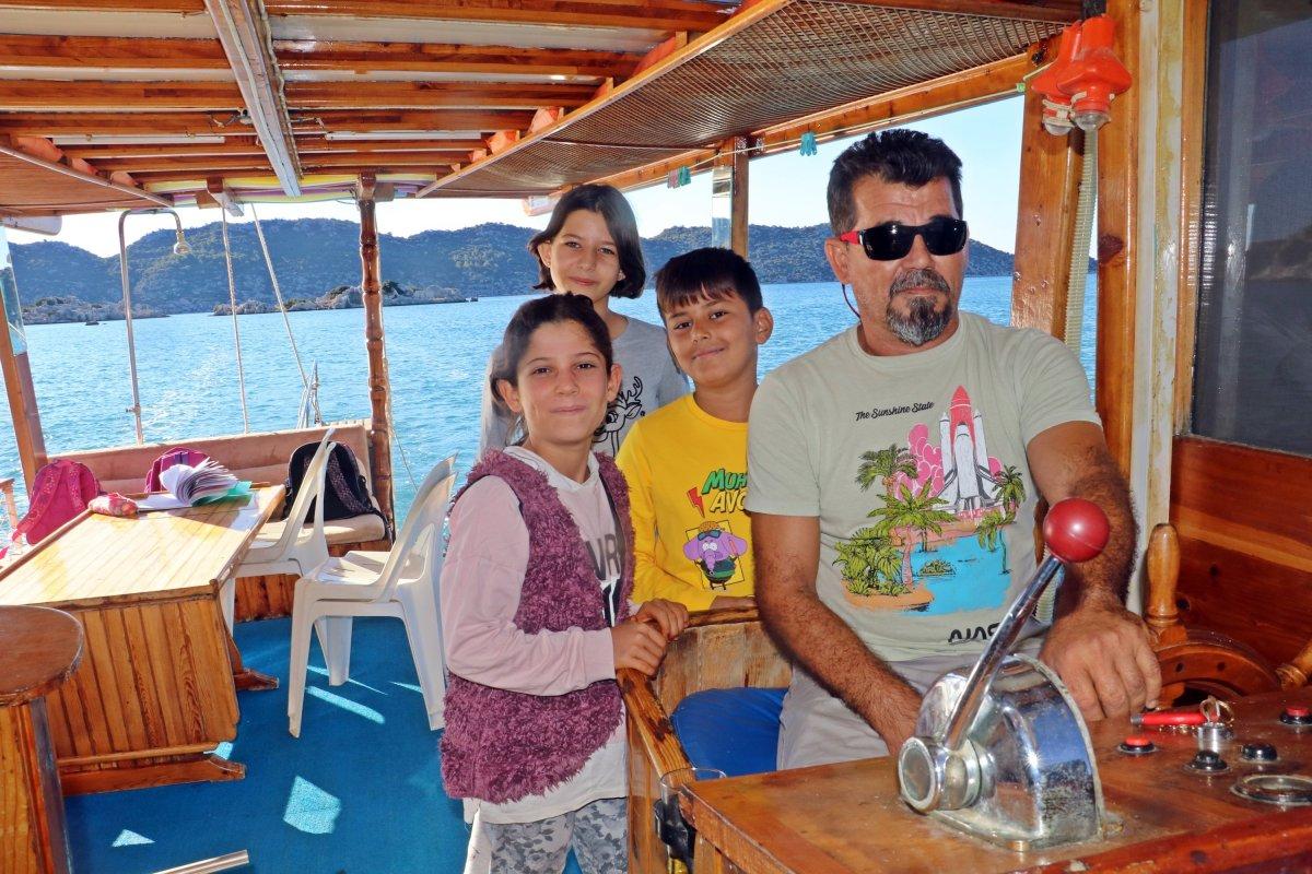 Kaleköy'de öğrenciler, okula 'mavi yolculukla' gidiyor