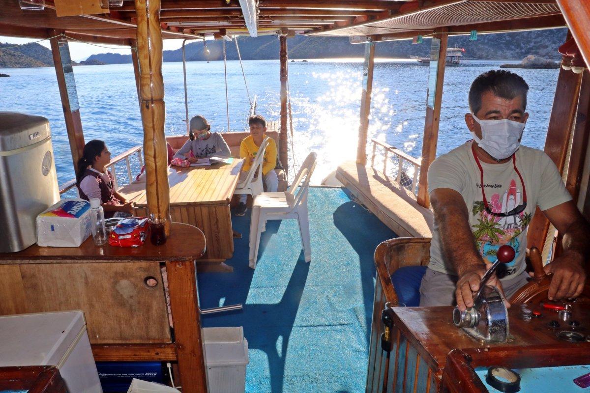 Kaleköy'de öğrenciler, okula 'mavi yolculukla' gidiyor