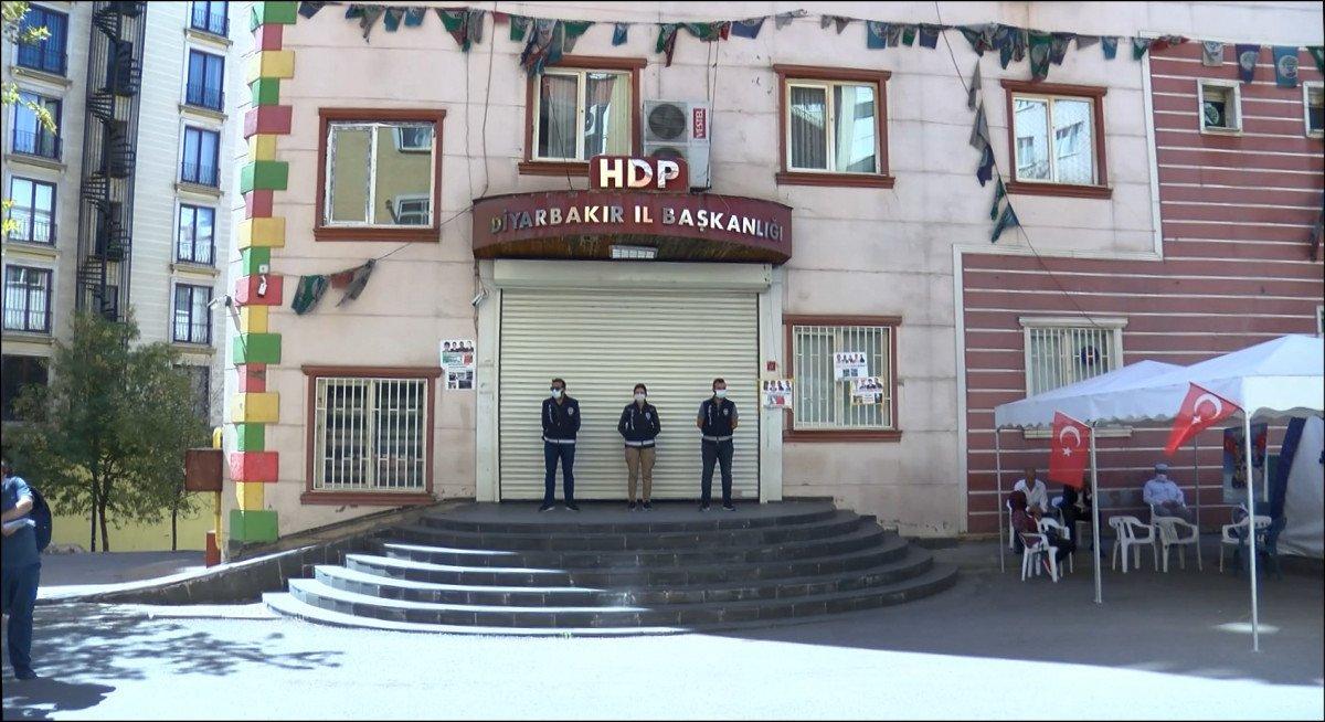 Evlat nöbetindeki baba: Barış çadırın altındadır