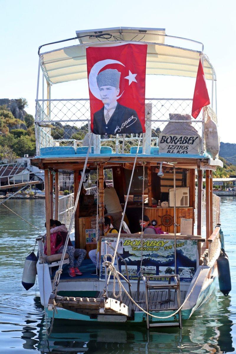 Kaleköy'de öğrenciler, okula 'mavi yolculukla' gidiyor