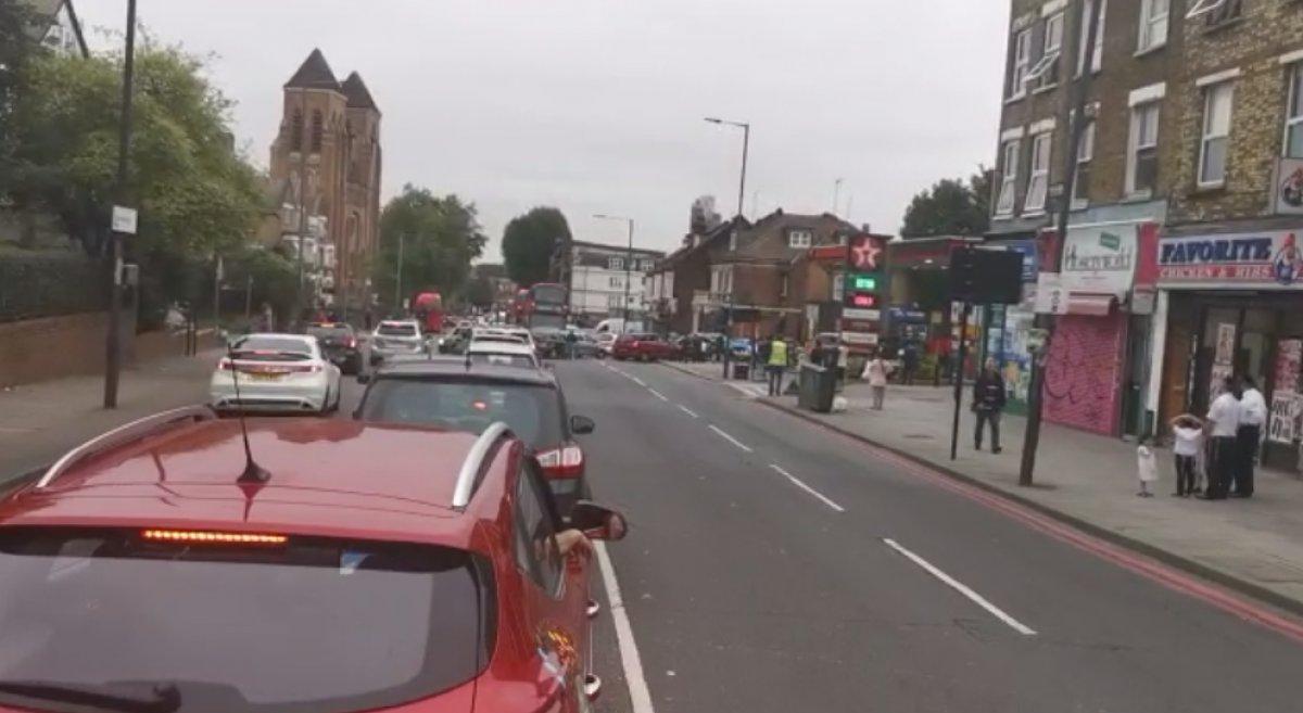 İngiltere'de benzin kuyruğunda bekleyen Türk'ün isyanı