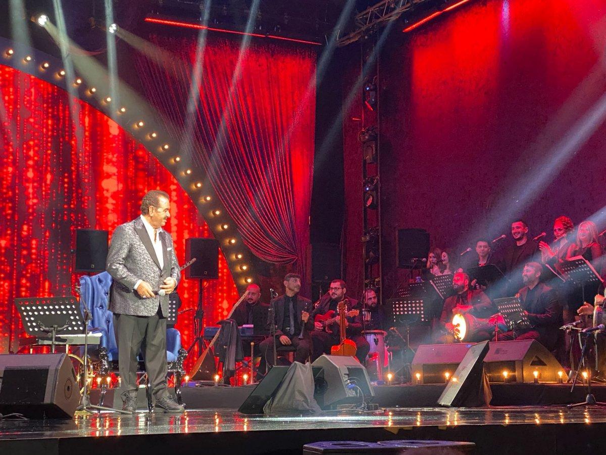 İbrahim Tatlıses, Kuruçeşme Açıkhava'da hayranlarını coşturdu