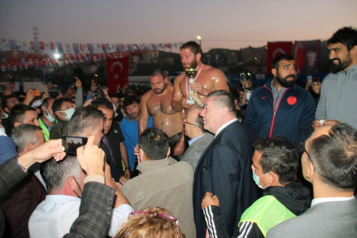 İsmail Balaban, Alaplı Yağlı Güreşleri'nde ilk kez başpehlivan oldu