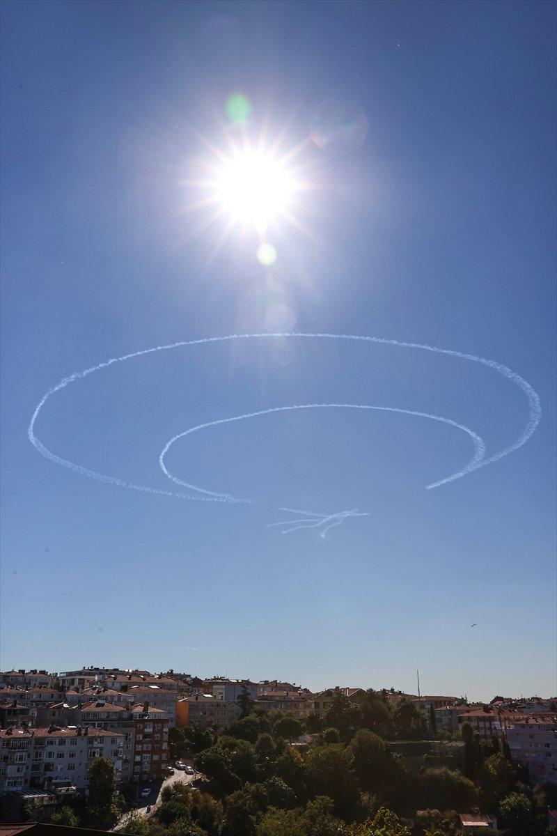 Türk Yıldızları TEKNOFEST’te: Gökyüzüne Türk Bayrağı çizildi