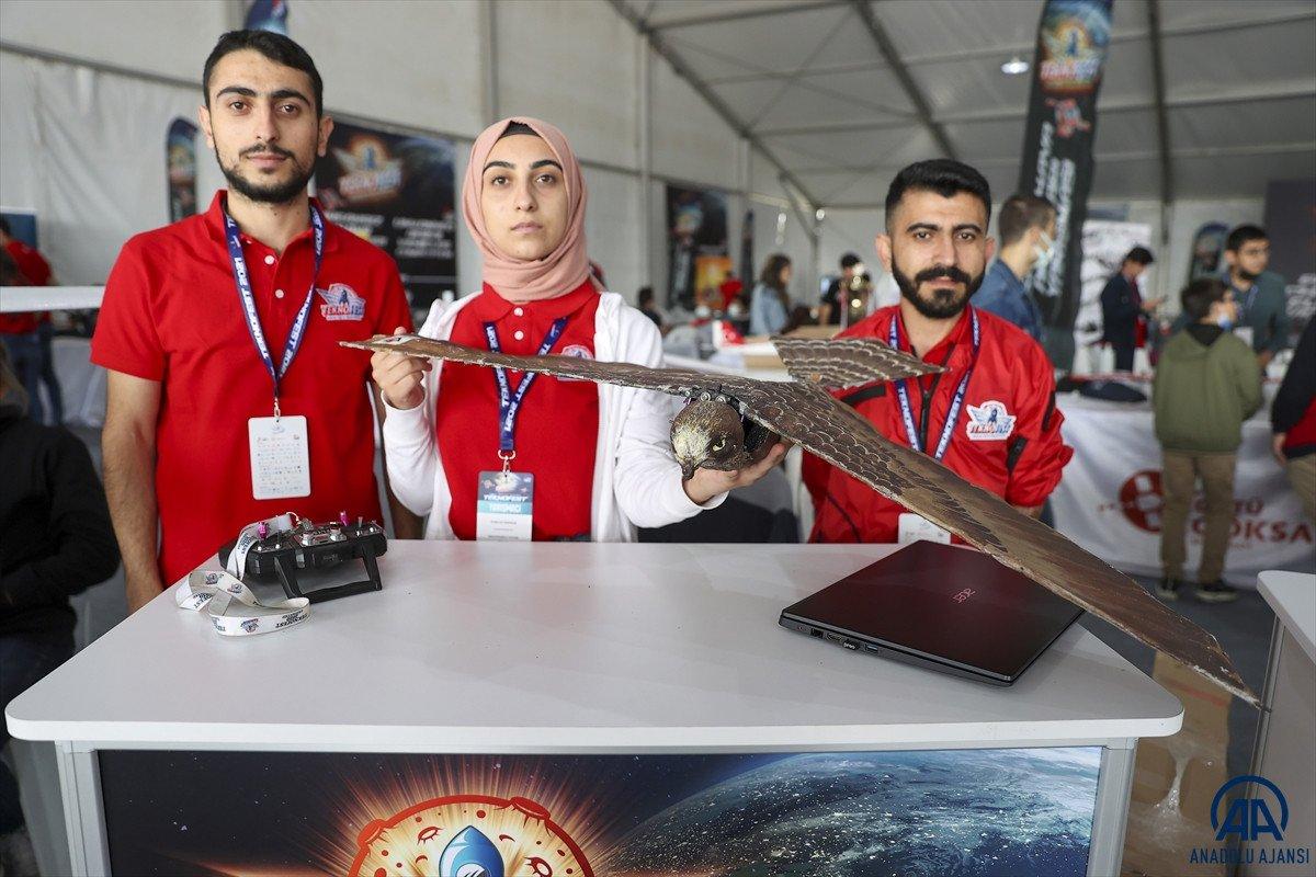Ağrılı öğrencilerin yaptığı 'robot kuş atmaca' TEKNOFEST'te sergilendi