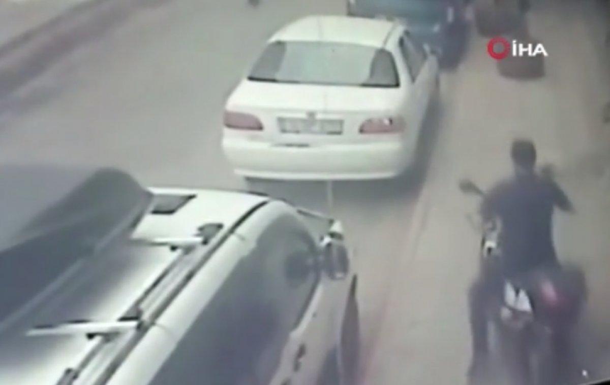 Başakşehir'de çaldığı bisikletle önce otomobile ardından kaldırıma çarptı