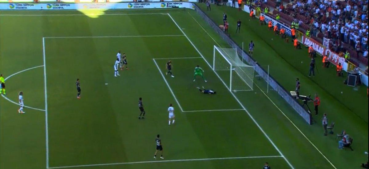 Hatayspor-Fenerbahçe maçında tartışmalı penaltı pozisyonu