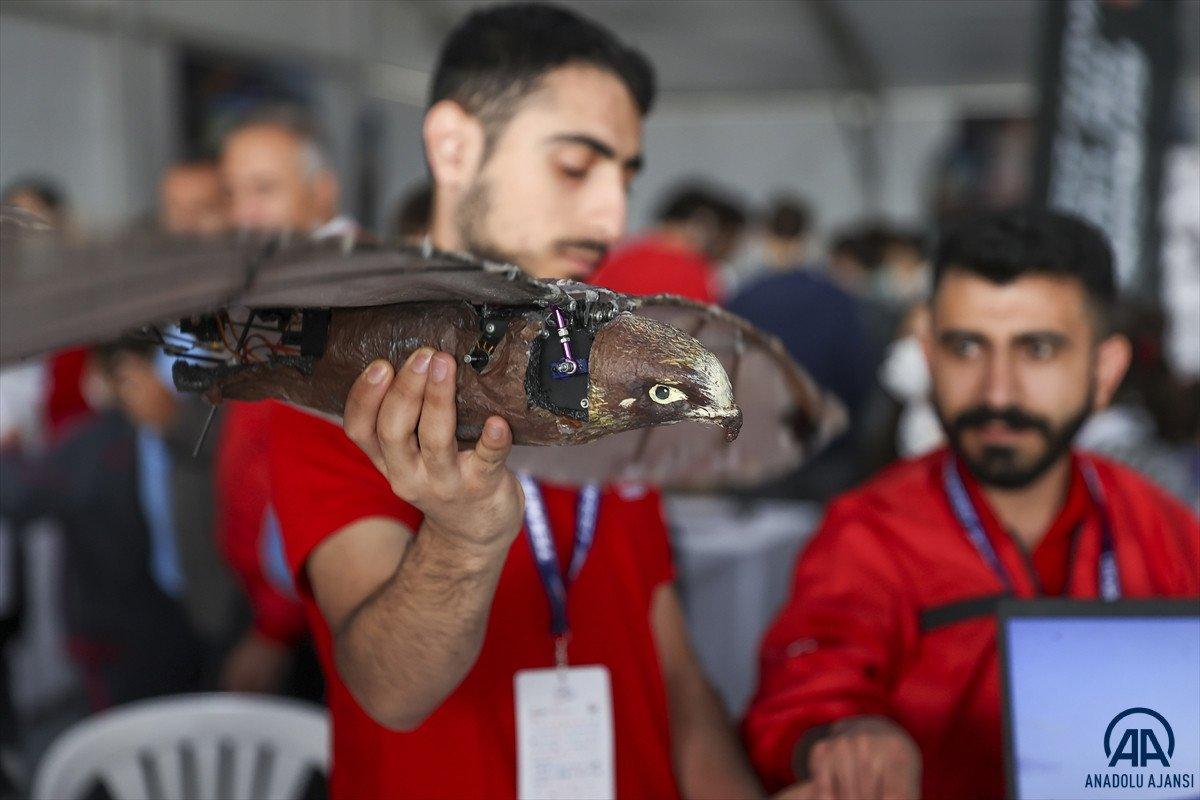 Ağrılı öğrencilerin yaptığı 'robot kuş atmaca' TEKNOFEST'te sergilendi