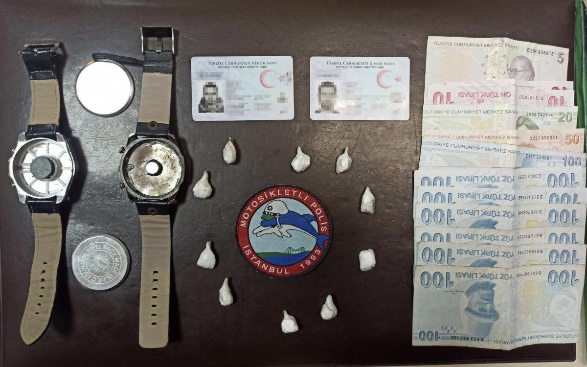 Beşiktaş'ta polislerin dikkatinden kaçmayan detay: Kol saatinden uyuşturucu çıktı