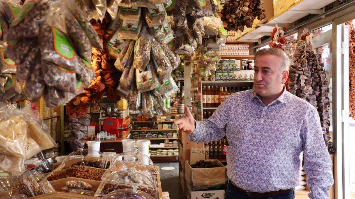 Kocaeli'de vatandaşlar soğuktan korunmak için aktarların yolunu tuttu