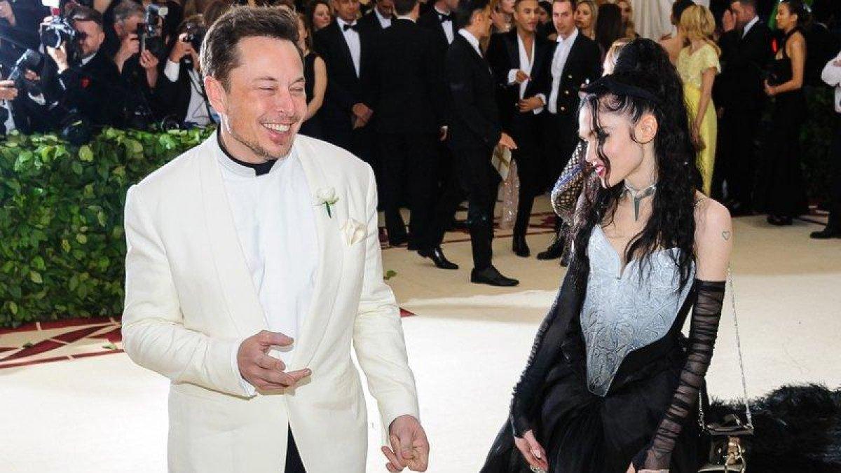 Elon Musk bebeğinin annesi Grimes ile ayrıldı