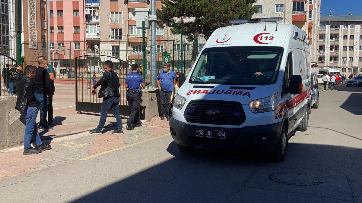 Sivas'ta okul müdürüne darp