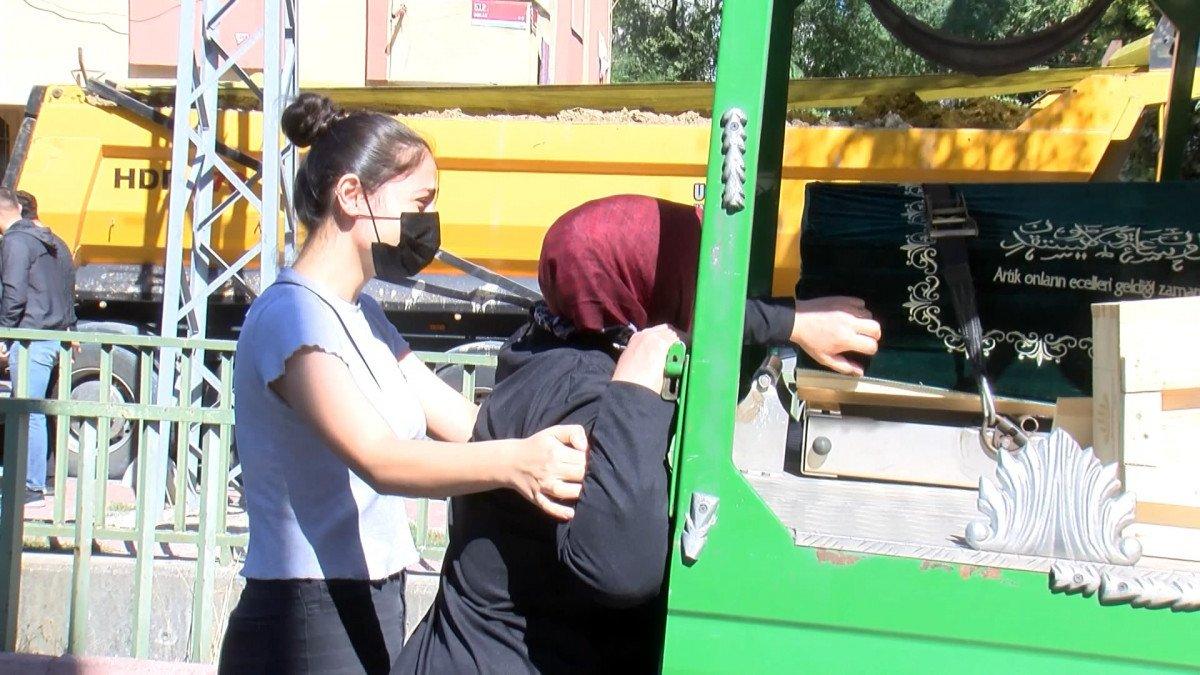 Kocaeli'de eşinin katlettiği kadın toprağa verildi