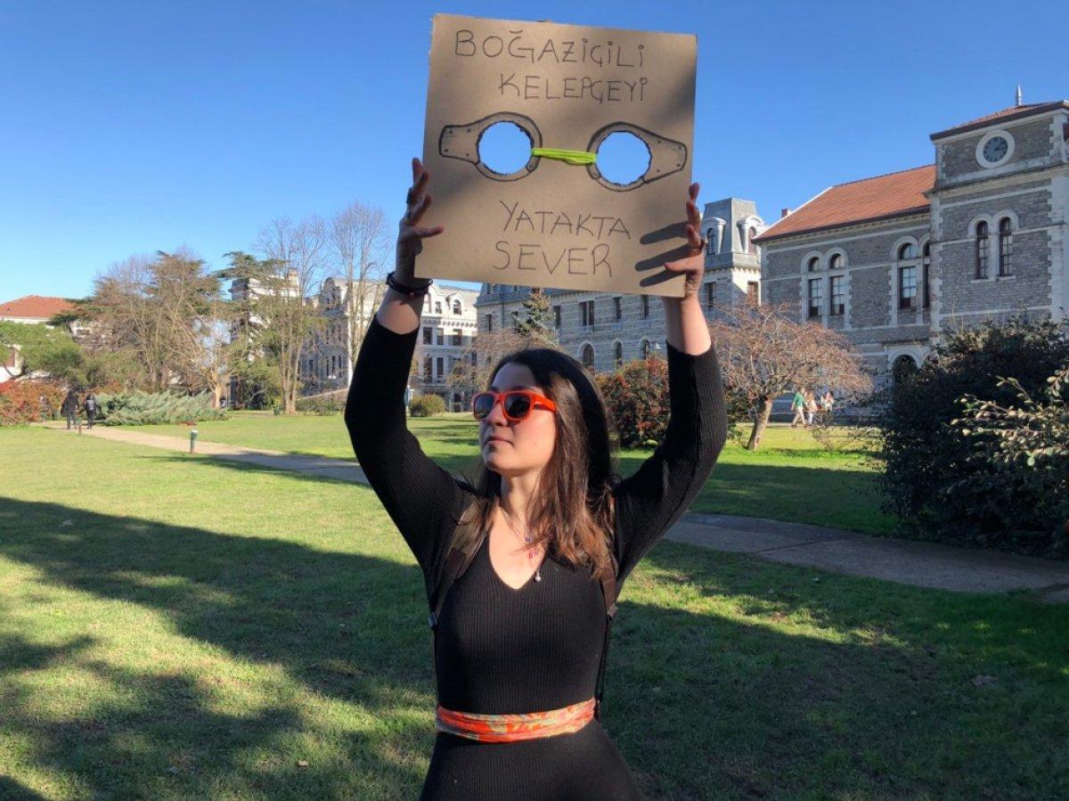 Boğaziçi Üniversitesi'nde kelepçe mesajlı protesto