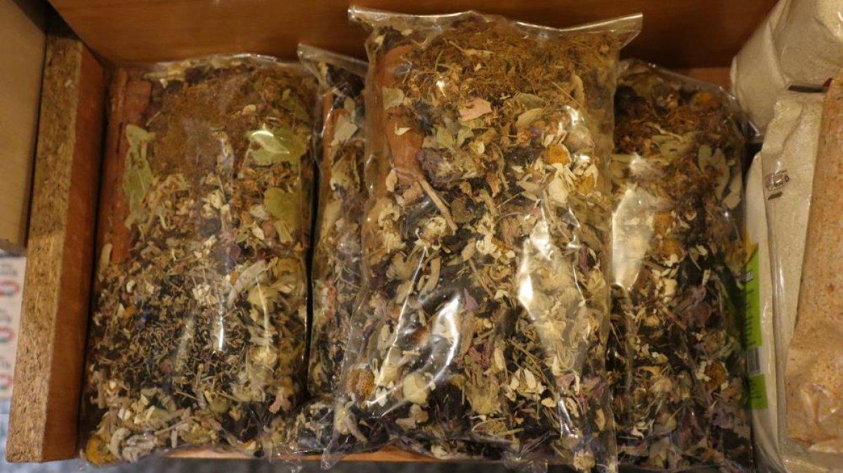 Kocaeli'de vatandaşlar soğuktan korunmak için aktarların yolunu tuttu