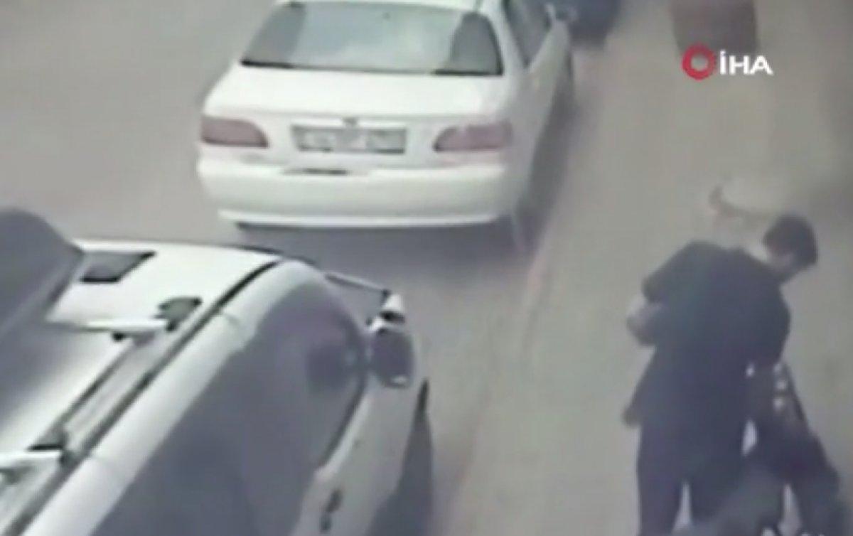 Başakşehir'de çaldığı bisikletle önce otomobile ardından kaldırıma çarptı