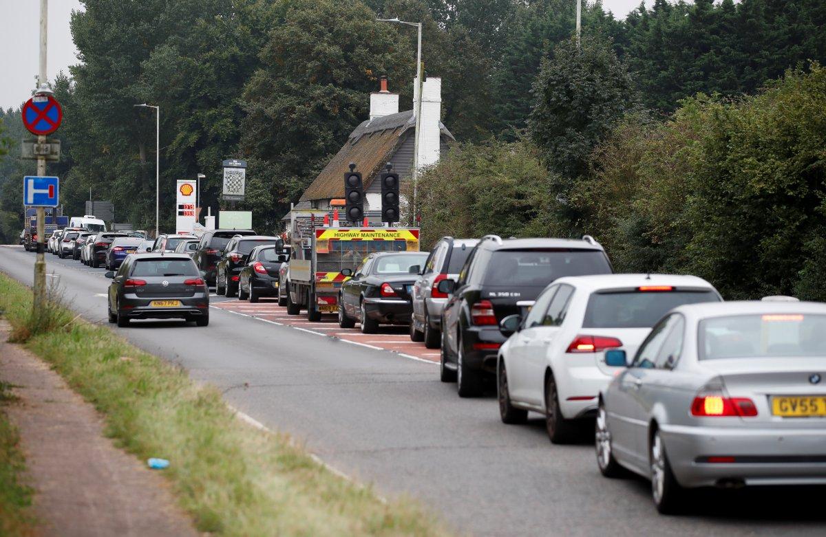 İngiltere'de benzin kuyruğunda kavgalar başladı