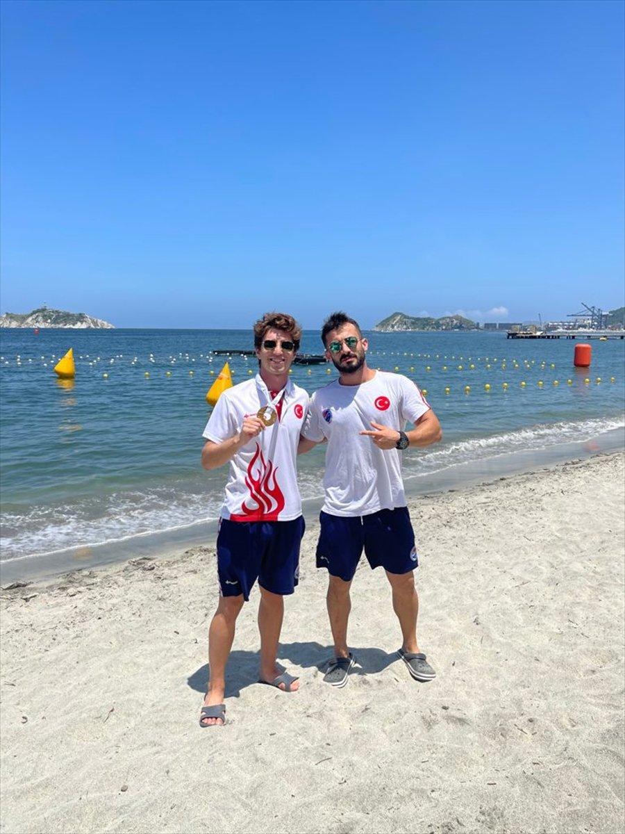 Milli sporcu Derin Toparlak, paletli yüzme 5 bin metrede dünya şampiyonu