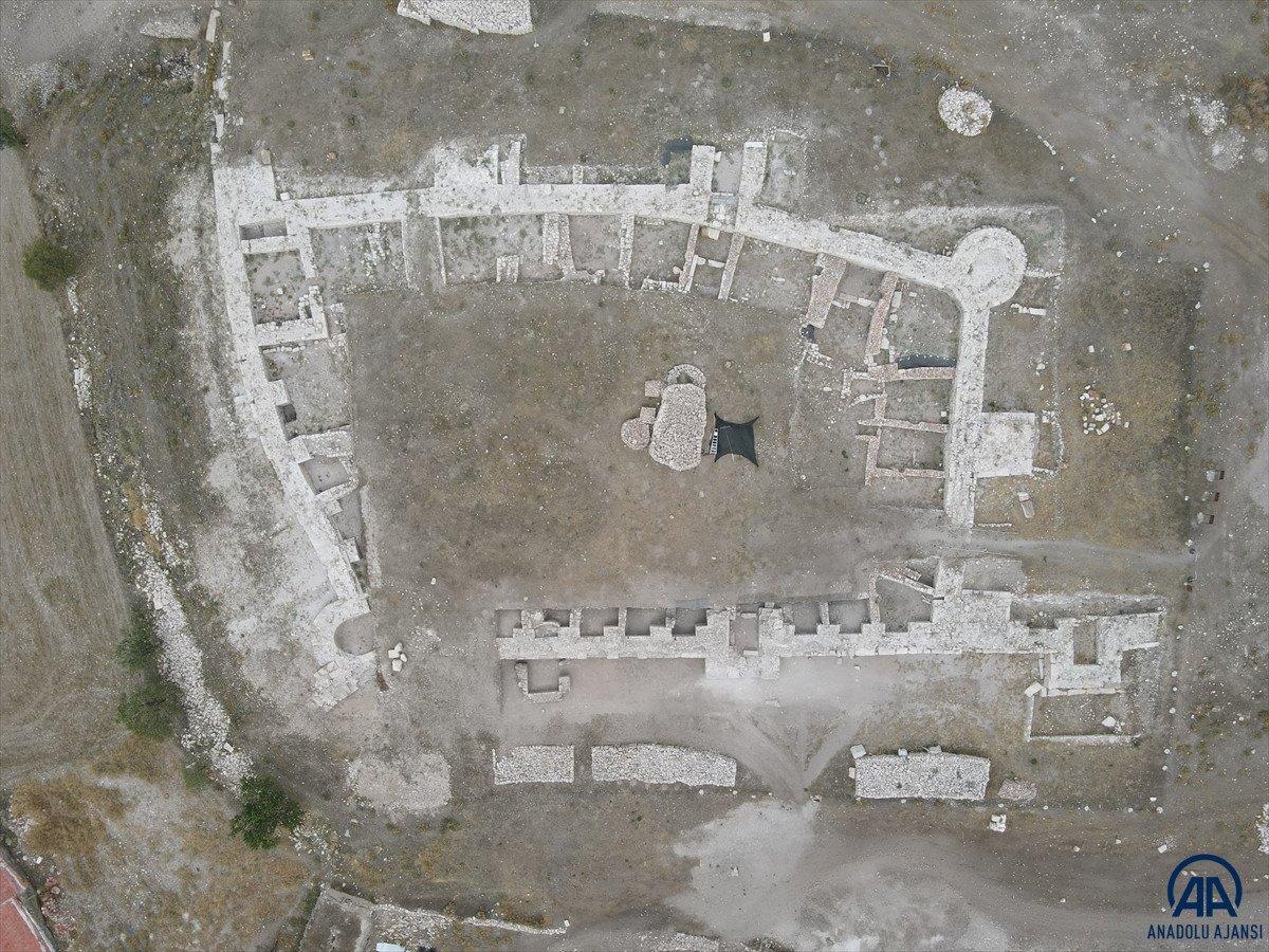 Afyonkarahisar'da 800 yıllık demir saban bulundu