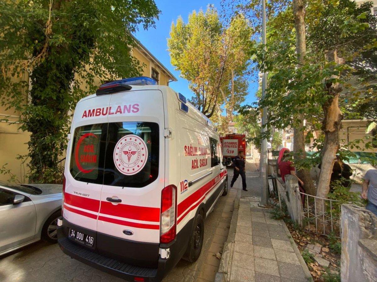 Kadıköy'de bir binanın balkonları çöktü: Büyük ölçüde hasar oluştu