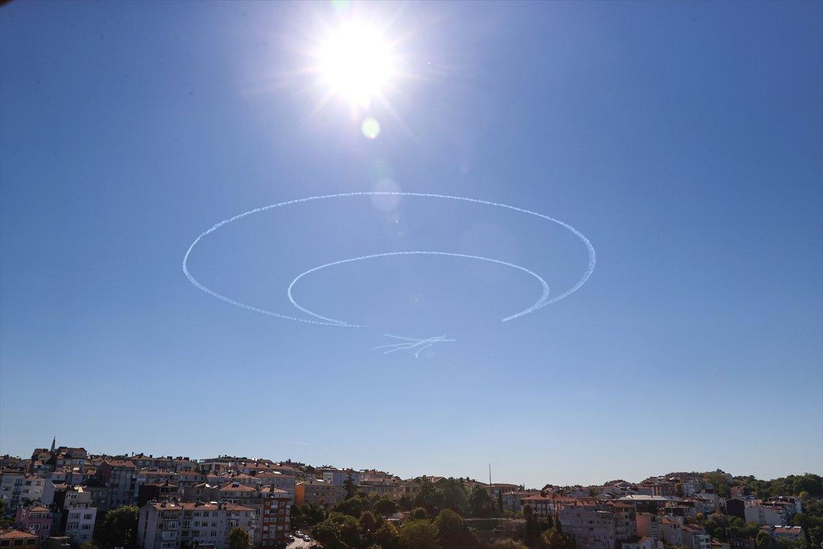 Türk Yıldızları TEKNOFEST’te: Gökyüzüne Türk Bayrağı çizildi