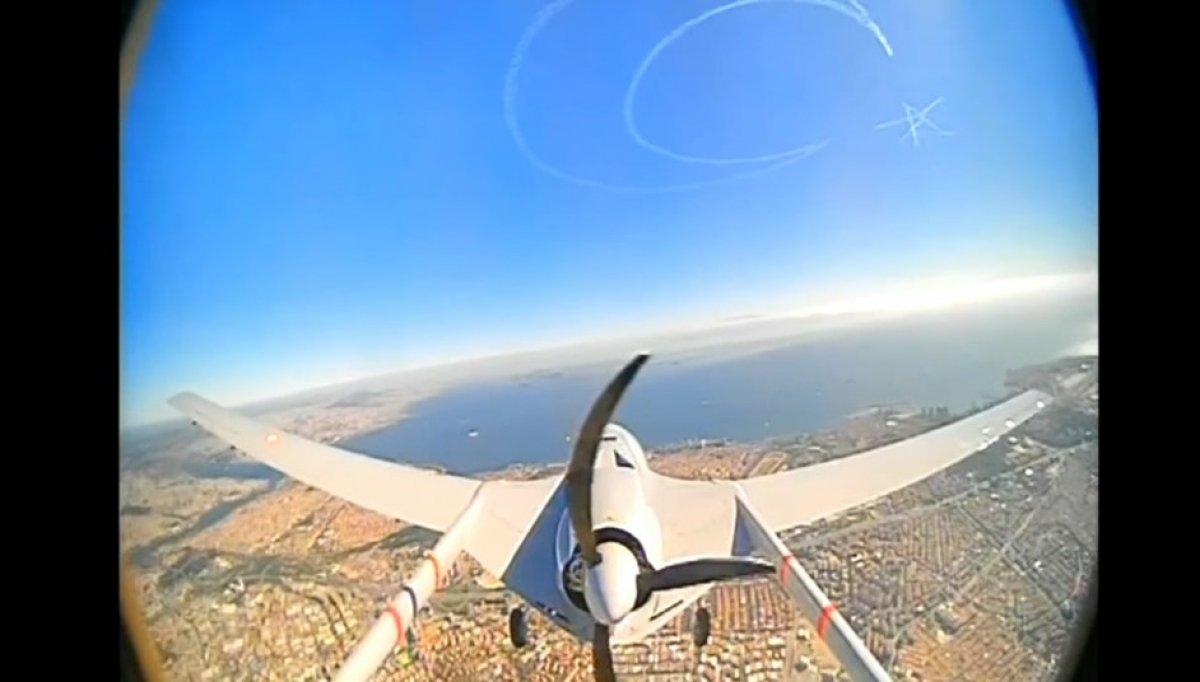 Türk Yıldızları TEKNOFEST’te: Gökyüzüne Türk Bayrağı çizildi