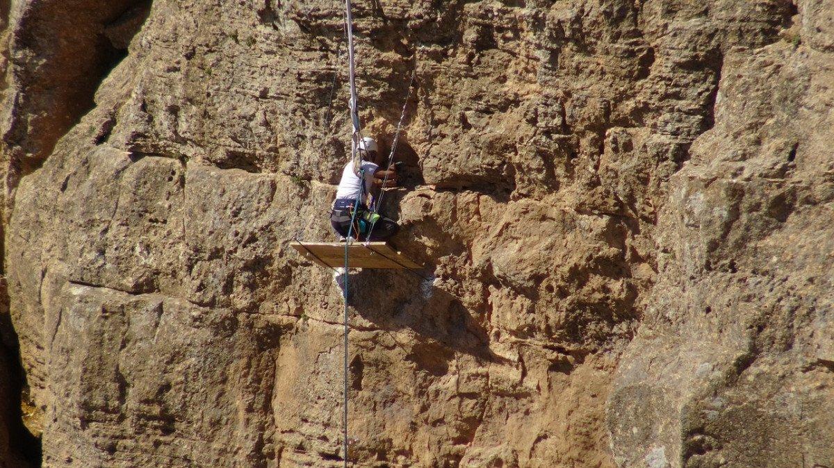Batman'da kaya balına ulaşmak için ölümü göze alıyorlar