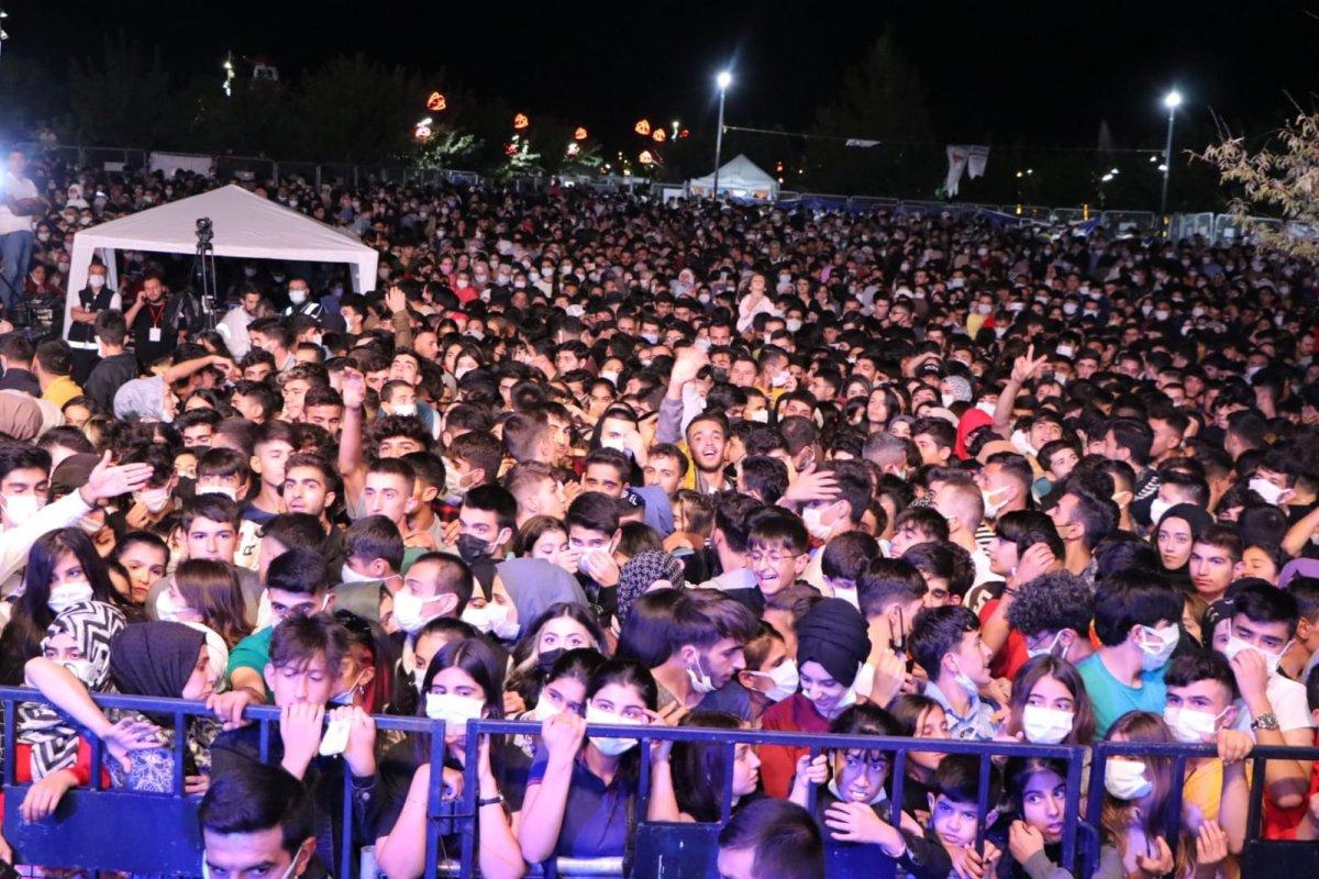 Mustafa Ceceli, Diyarbakır’da konser verdi