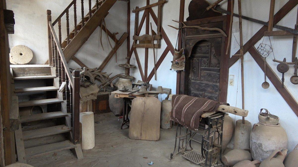 Denizli'de baba ocağına dönen gurbetçi, köyüne müze kurdu