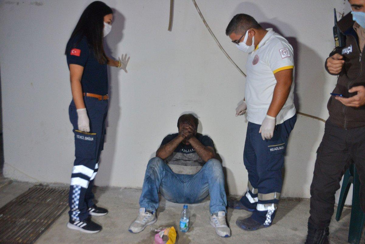 Adana'da yangında mahsur kalan şahsı bekçiler kurtardı