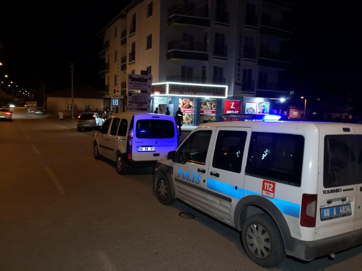 Aksaray'da tartıştığı kişinin karnına silahla ateş etti