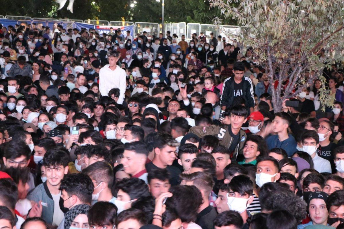 Mustafa Ceceli, Diyarbakır’da konser verdi