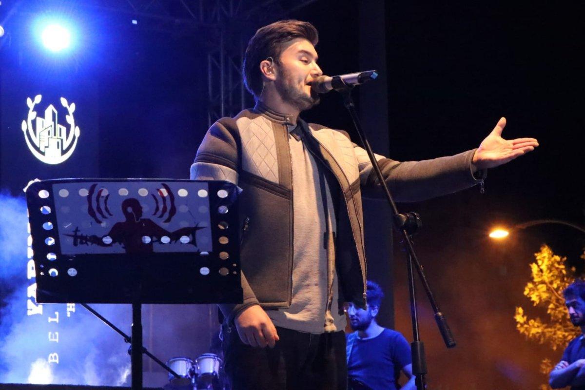 Mustafa Ceceli, Diyarbakır’da konser verdi