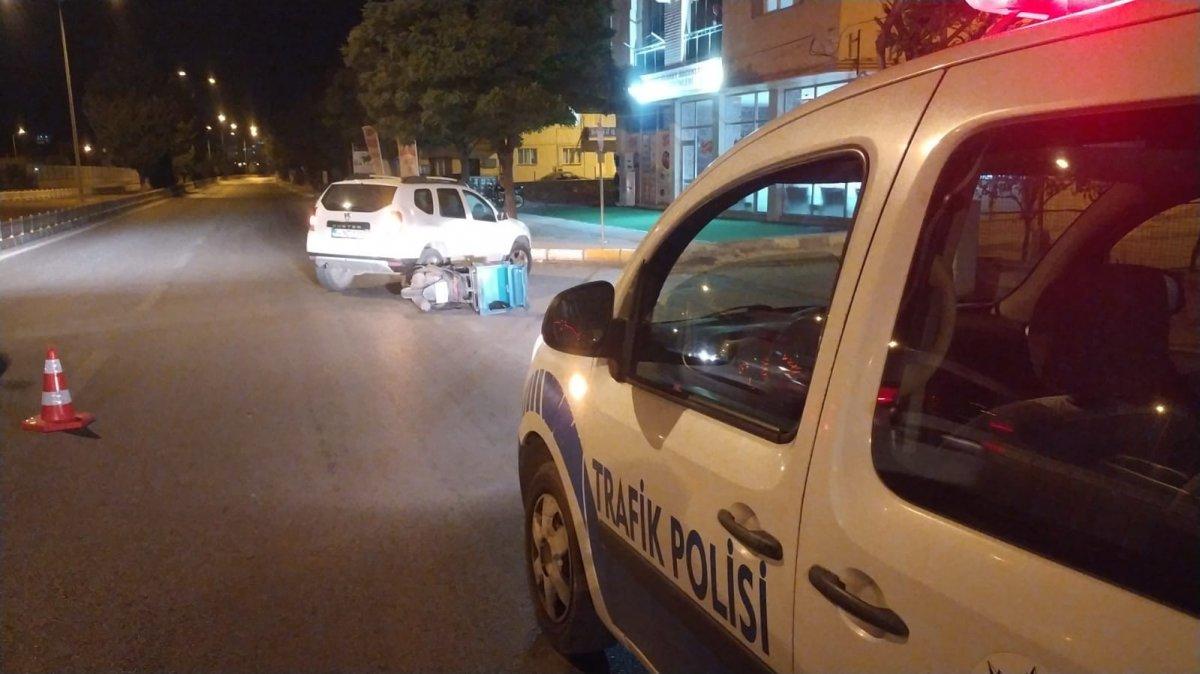 Uşak'ta motosikletle kaza yapan kişi, ekipmanları sayesinde hayata tutundu