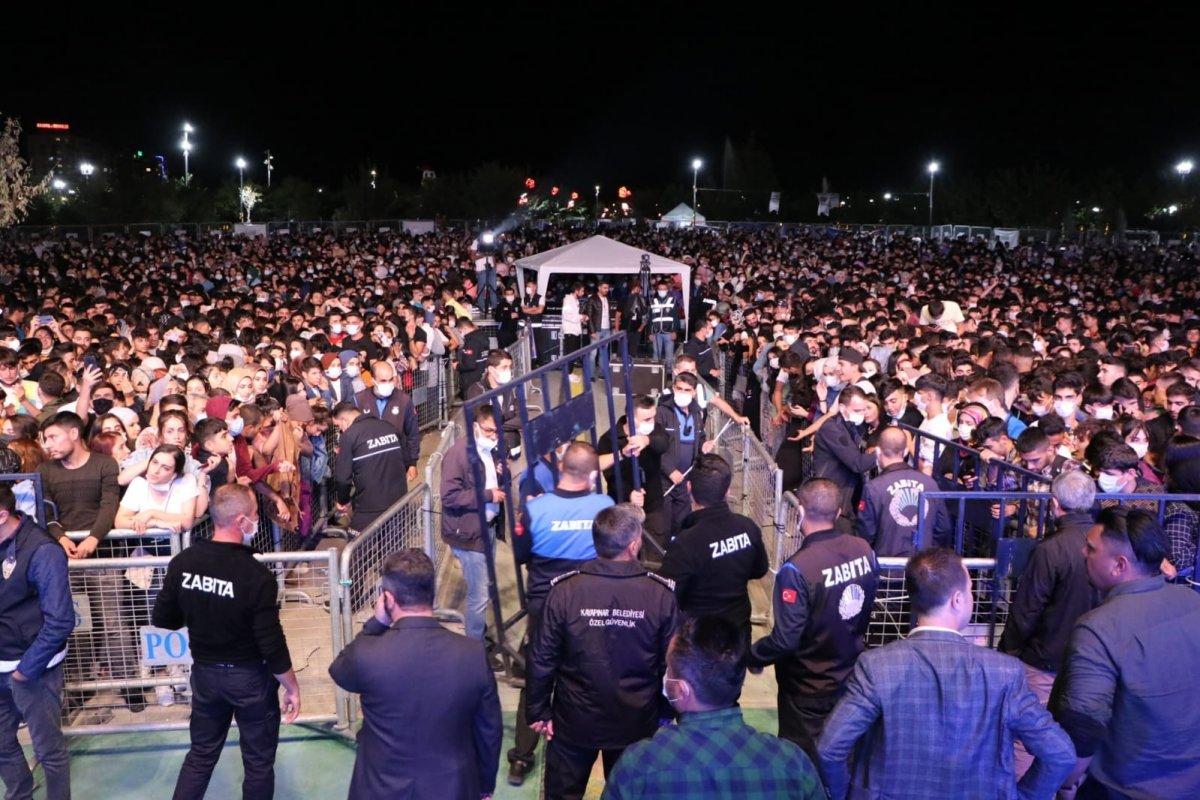 Mustafa Ceceli, Diyarbakır’da konser verdi