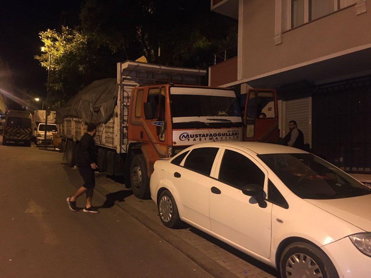 İstanbul'da 8 aracın hasar görmesine neden olan şoförü tüple dövmeye çalıştılar