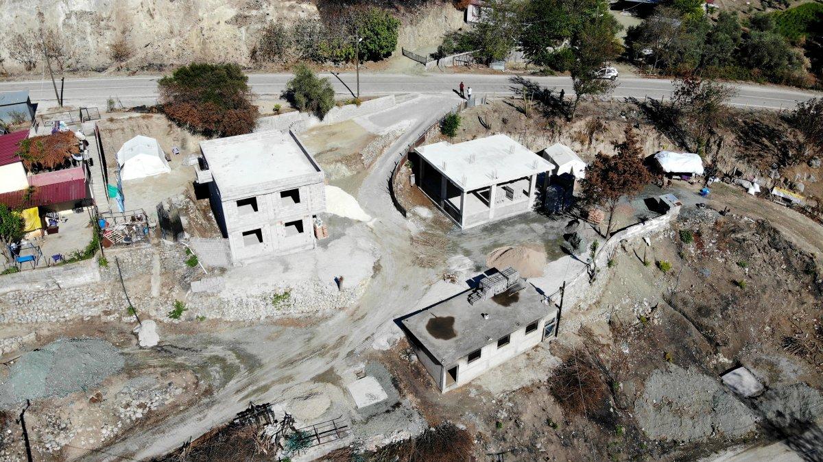 Osmaniye'de afetzedeler yeni evlerine kavuşmayı iple çekiyor