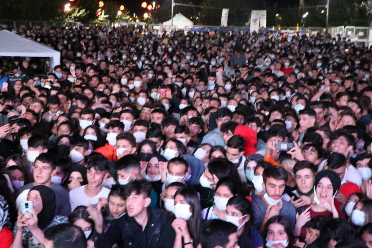 Mustafa Ceceli, Diyarbakır’da konser verdi