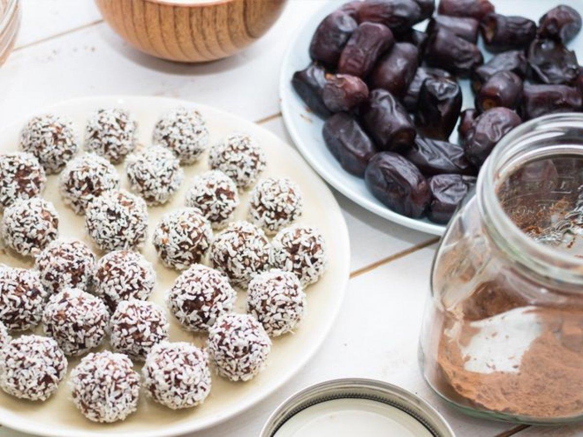 Şekeri hurmasından: Kakaolu fıstık ezmeli toplar