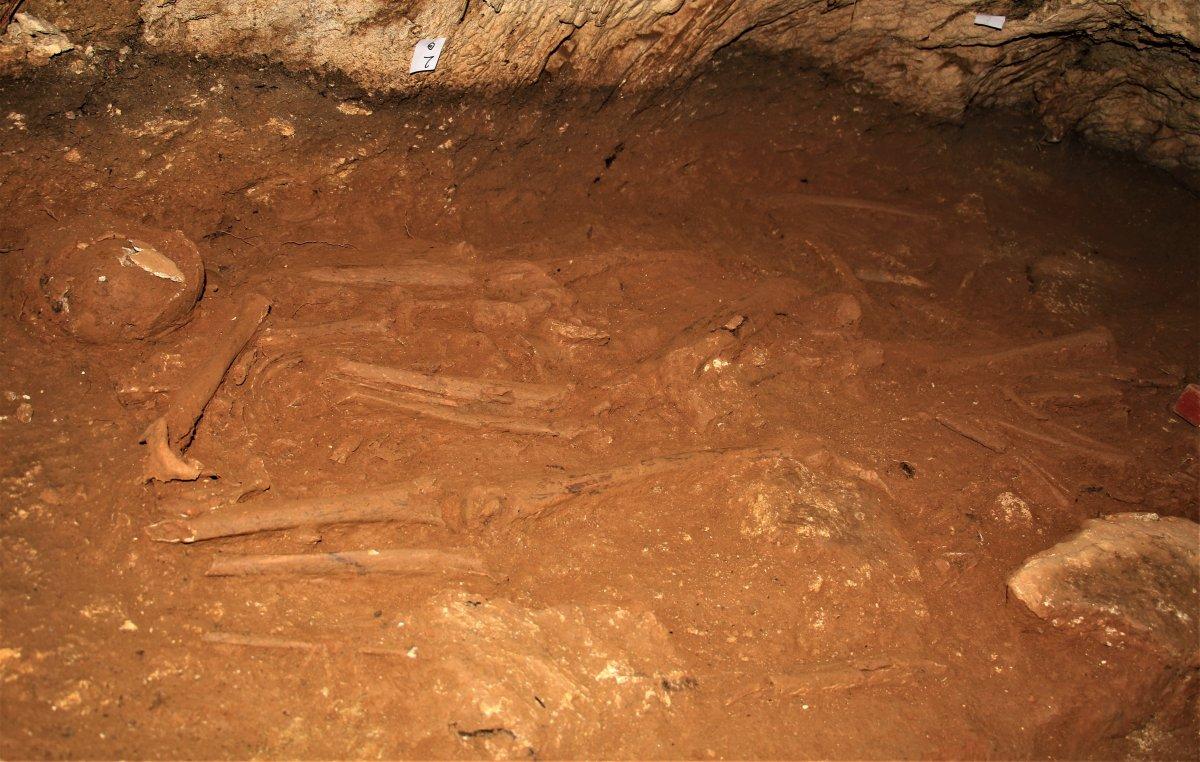 Mersin’de, 2 bin yıllık 4 insan iskeleti bulundu