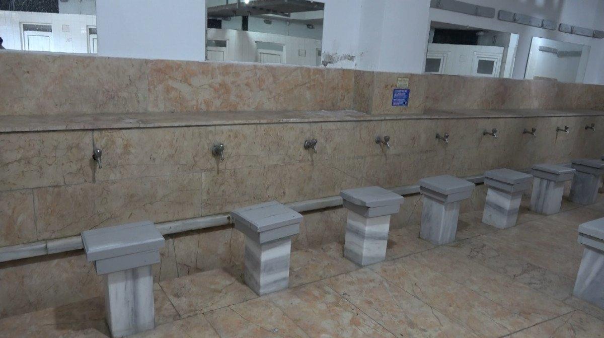 Sultangazi'deki camide uyuşturucu kullananlara dayak