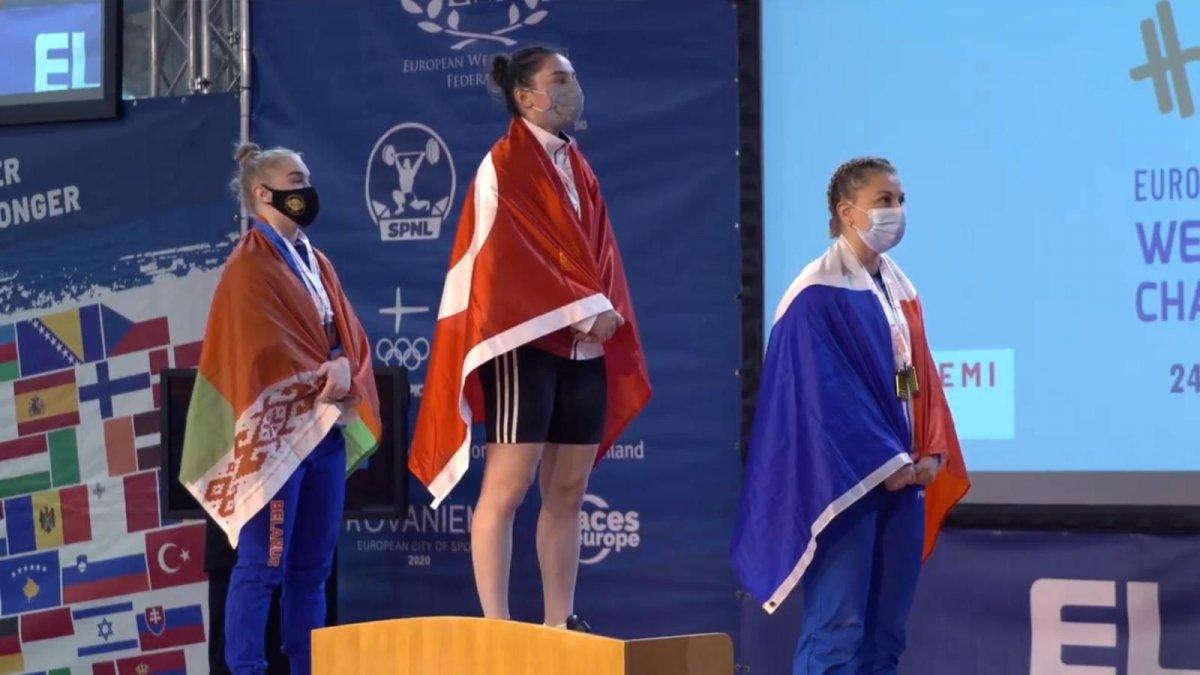 Genç halterci Nuray Levent 3 altınla Avrupa Şampiyonu