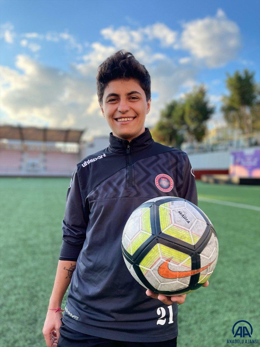 Diyarbakırlı gol kraliçesi Zelal'in hayatı futbolla değişti