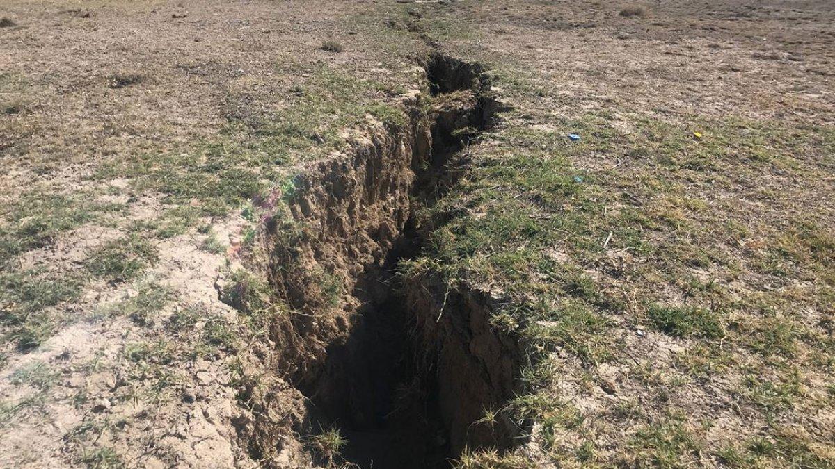 Konya Ovası'nda yüzey yarıkları yerleşimleri tehdit ediyor