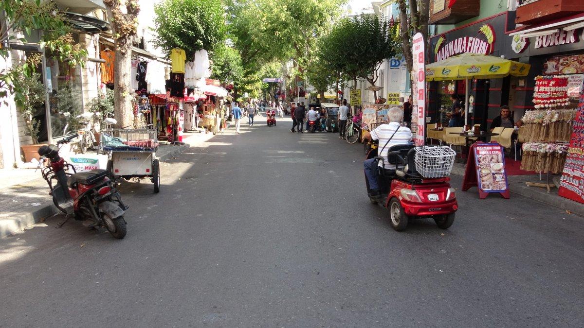 Ada sakinlerinden elektrikli araçların kaldırılması kararına tepki