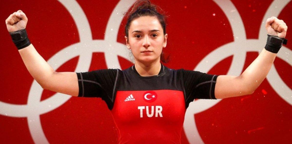 Genç halterci Nuray Levent 3 altınla Avrupa Şampiyonu