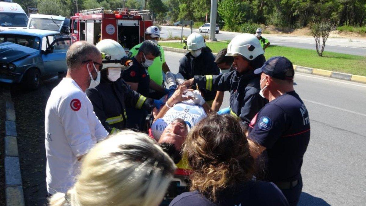 Antalya'da seyir halindeki sürücü sara krizi geçirdi