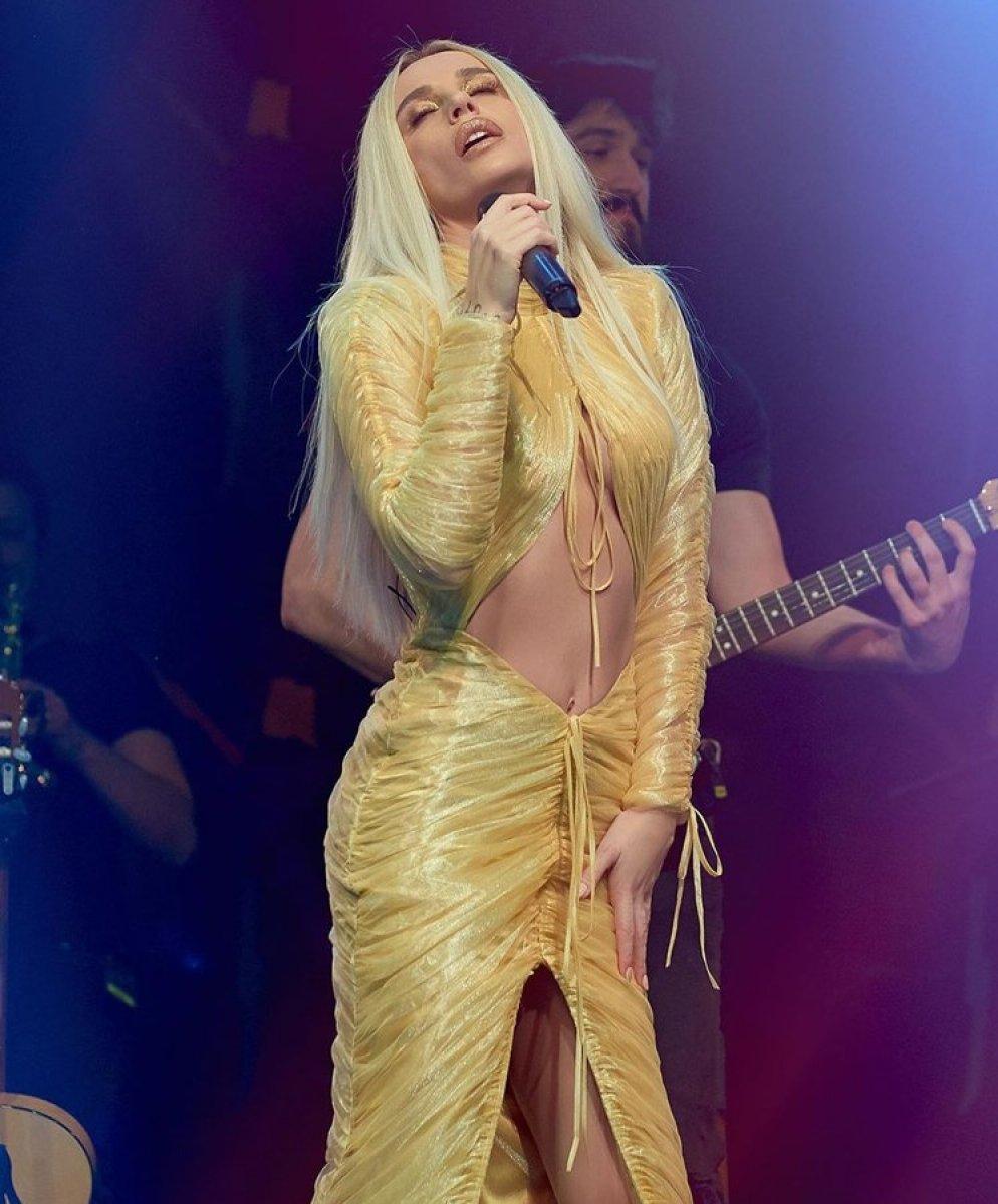 Gülşen'in dillerden düşmeyen 10 sahne kıyafeti