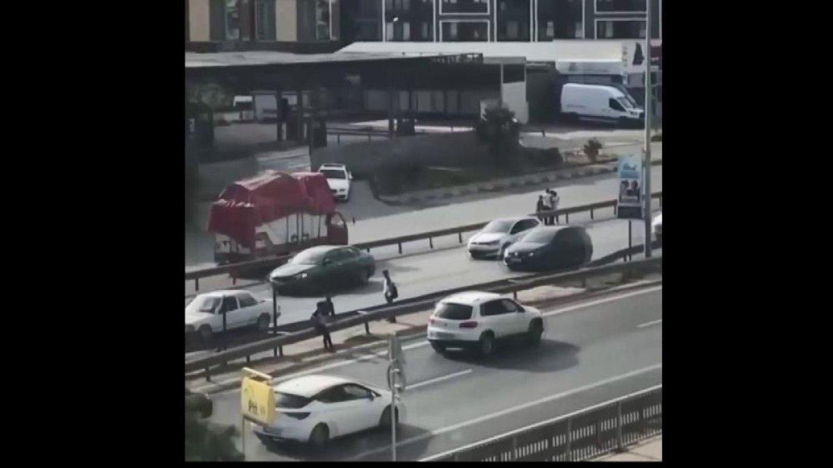 Pendik'te gençler kazaya davetiye çıkardı