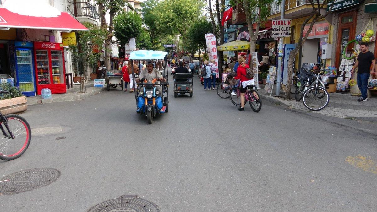 Ada sakinlerinden elektrikli araçların kaldırılması kararına tepki